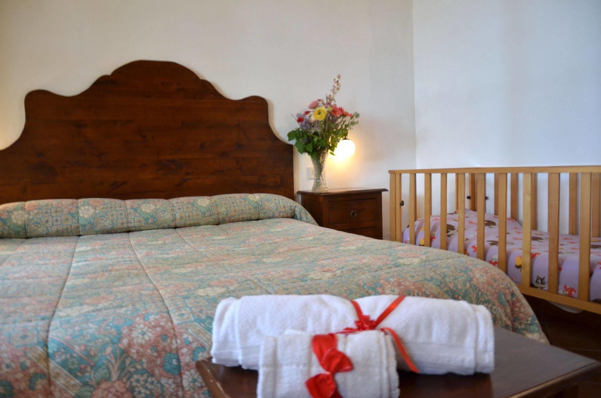 Agriturismo Il Casalone Montepulciano Bagian luar foto