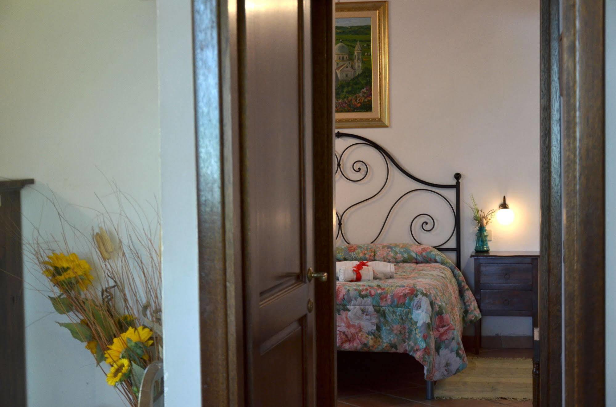 Agriturismo Il Casalone Montepulciano Bagian luar foto