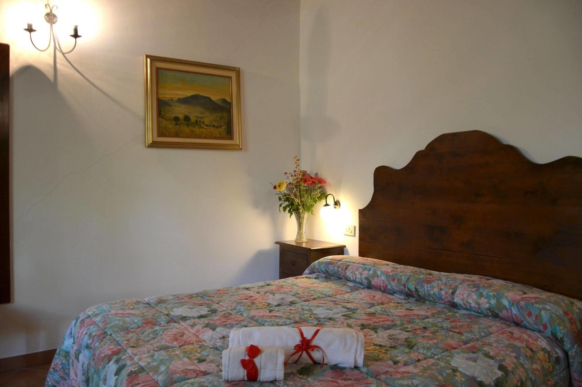 Agriturismo Il Casalone Montepulciano Bagian luar foto
